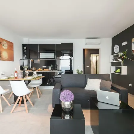 Διαμέρισμα Delta *