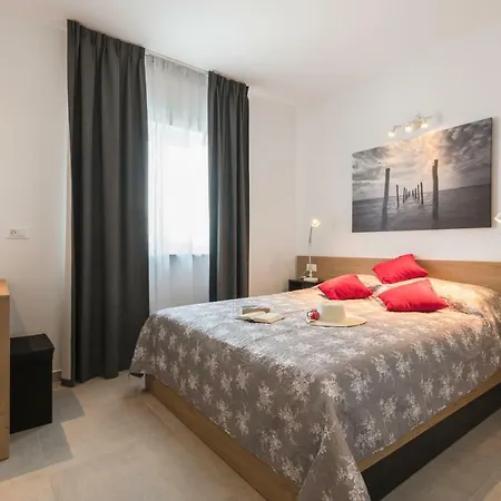 Delta Διαμέρισμα *