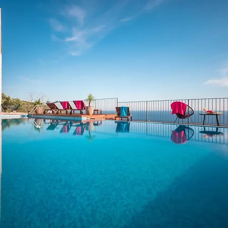 Delta Διαμέρισμα *